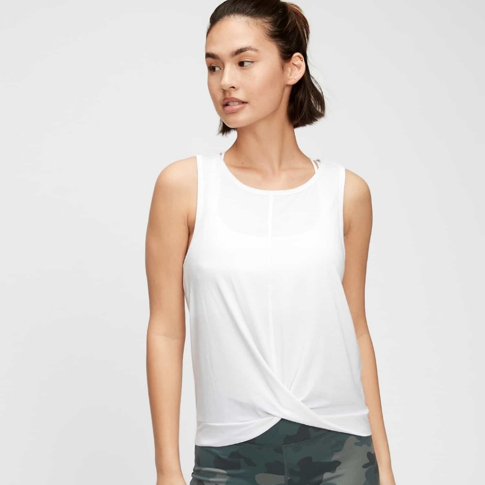 🥳FINAL SALE👍👕 NWT‼️ GAP brand GapFit Twist-Front Top